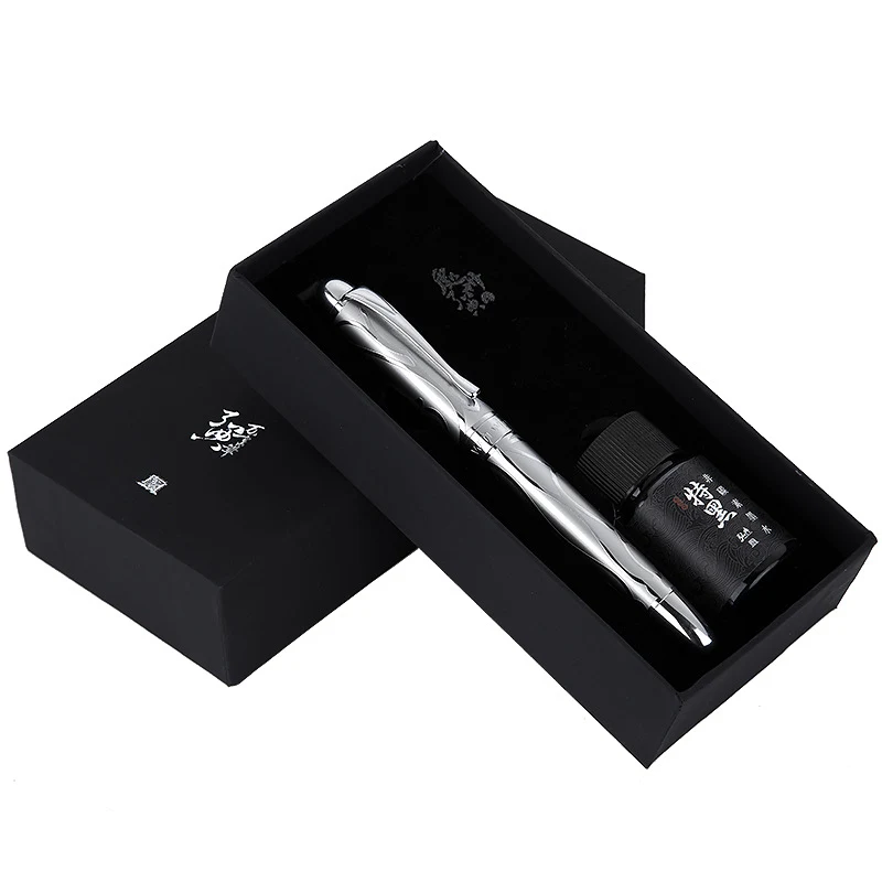 Metalen Embossing Pen voor Studenten en Kantoor. Geschikt voor Mannen en Vrouwen. Elegant ontwerp en soepel schrijven. Duurzaam en functioneel.