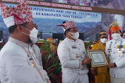 Mempringati HUT Tana Toraja Kapolres Diganjar Piagam Penghargaan 