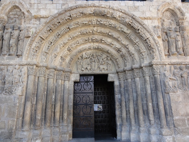 ESTELLA DE DIA – NACEDERO DEL UREDERRA – CERCO DE ARTAJONA – OLITE DE NOCHE. - Navarra en 10 días. (8)