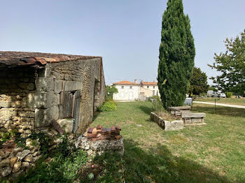 maison à Nieul-lès-Saintes (17)