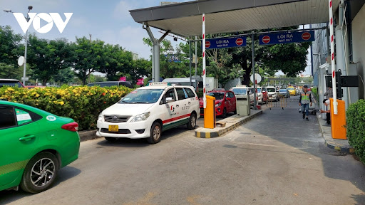 Thu phí taxi sân bay: Cần hài <a href= Thu phí taxi sân bay: Cần hài hòa lợi ích và nhiệm vụ - Ảnh 2.