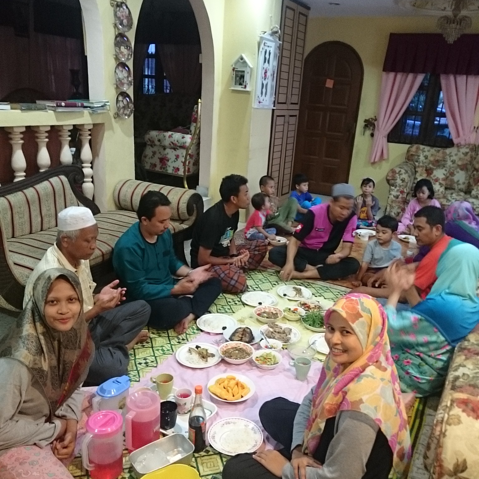 My Life & My Loves ::.: #1Ramadhan berbuka puasa di Kampung :)