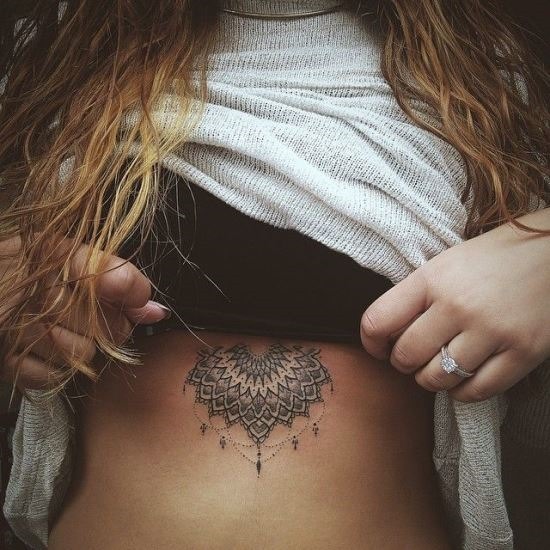 metade_mandala_baixo_do_peito_tatuagem