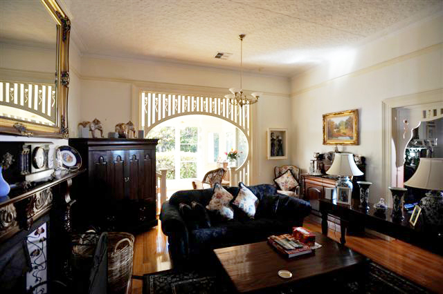 Interior Art Nouveau arch at 52 King Street, Scottsdale TAS 7260