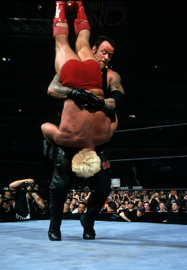 파일:external/i2.cdnds.net/showbiz-wrestlemania-the-undertaker-ric-flair.jpg