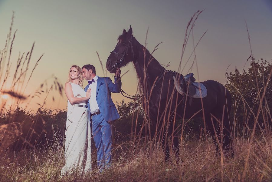 Bryllupsfotograf Razvan Dale (razvandale). Bilde av 17 april 2018