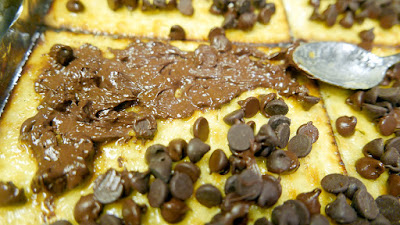 Chocolate Matzo Recipe - Scatter the chocolate chips and wtih a back of a spoon, as it melts patiently smear the chocolate across the matzo