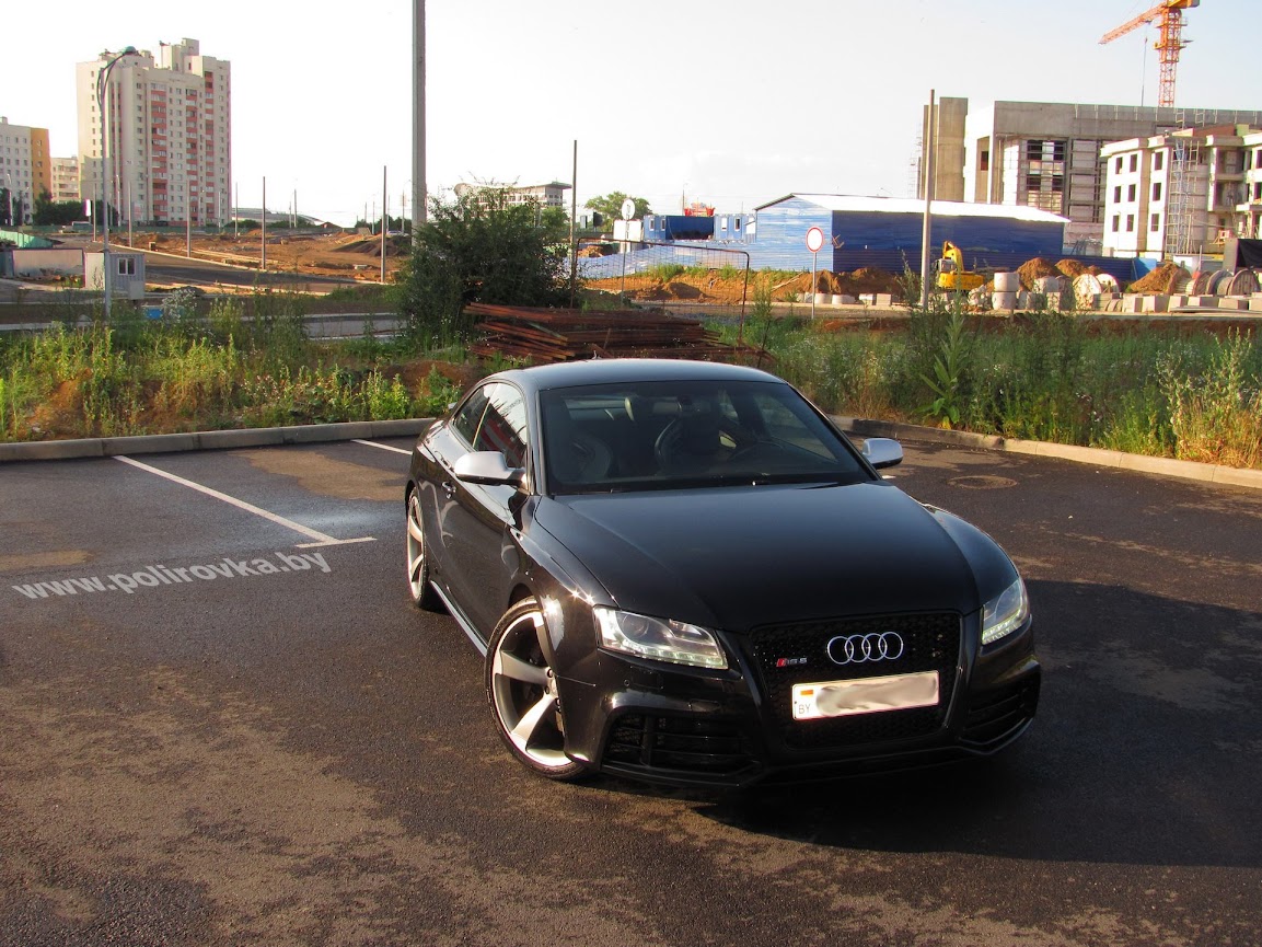 2012AudiRS5_outside_16.jpg