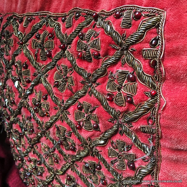 2016-09-13 16.21.36goldwork cushion.jpg 2016 09 13 16 21 36goldwork cushion