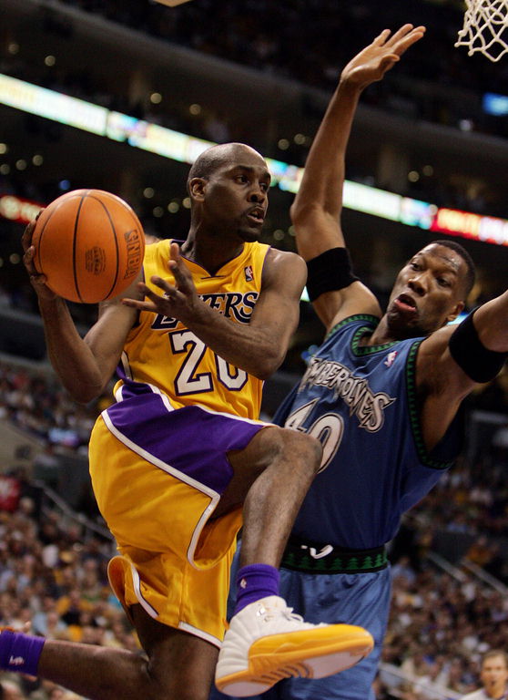 gary payton wearing jordan 12