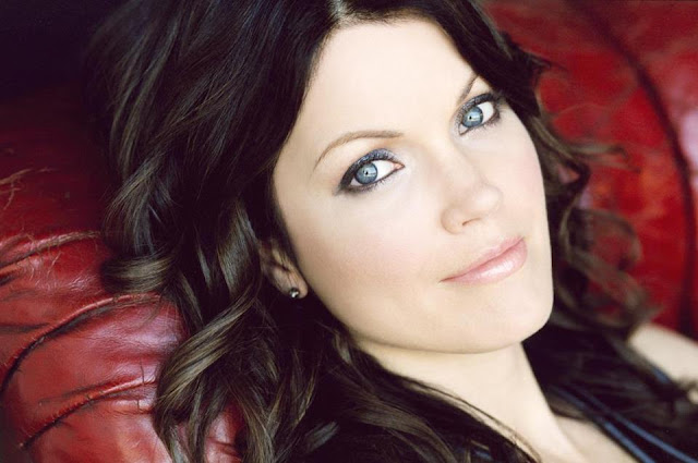 Bellamy Young Profile Pics Dp Images