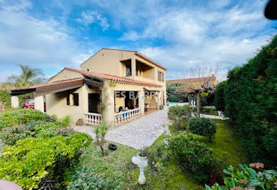 Villa with pool and terrace 8