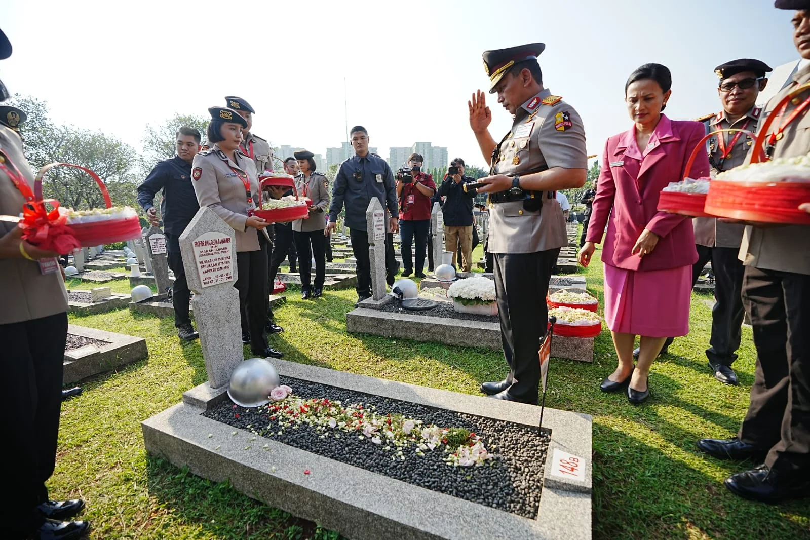 Ziarah serta tabur bunga ini merupakan bagian dari rangkaian Hari Ulang Tahun (HUT) ke-77 Bhayangkara yang jatuh pada 1 Juli 2023. (Foto istimewa)