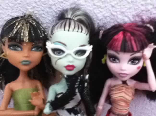 Sandra ha diseñado esta ropa OOAK DIY para sus Monster High