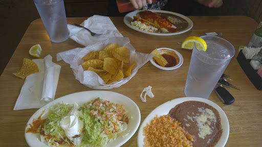 Mexican Restaurant «Los Tres Amigos», reviews and photos, 1822 Vaughn Rd, Wood River, IL 62095, USA