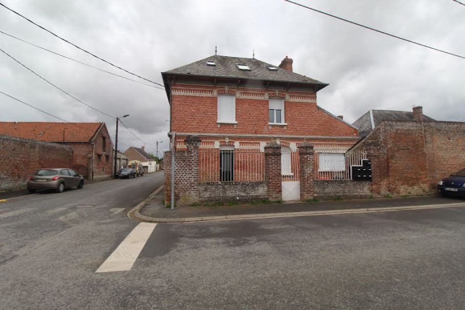 Location  appartement 2 pièces 16 m² à Moyencourt (80400), 279 €