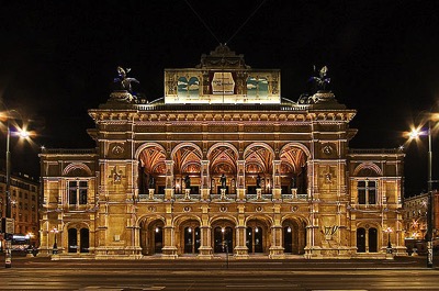 Vienna state opera at night