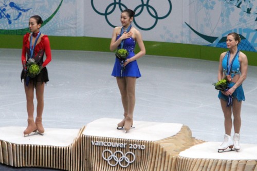 파일:external/upload.wikimedia.org/2010_Olympic_ladies_podium.jpg