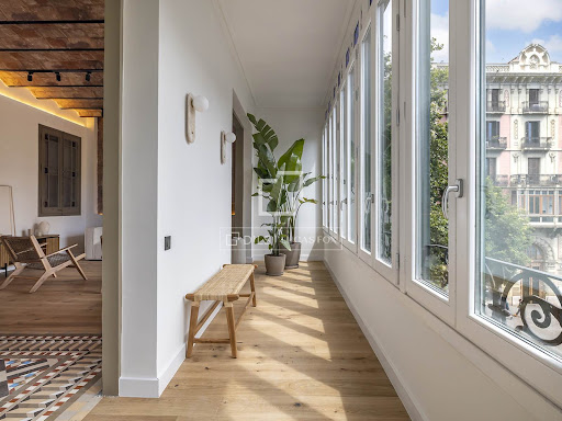 Contemporary apartment 5