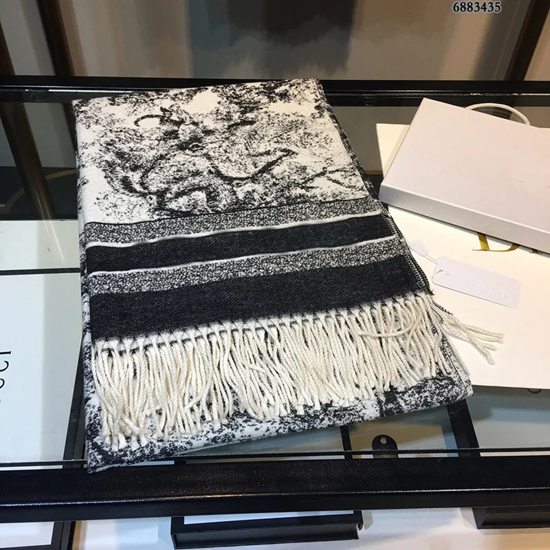 Écharpe de dame à franges avec peinture à l'encre animale