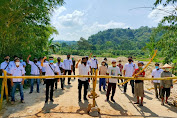 Lahan Kebun Rusak, Warga Portal Akses Jalan PT. Pringsewu Jaya Abadi