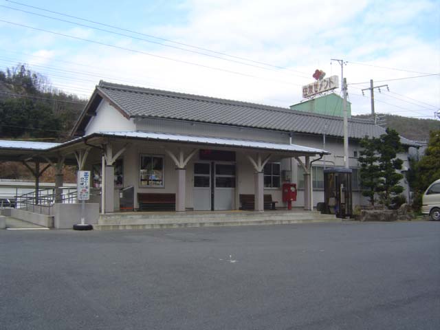 파일:external/upload.wikimedia.org/JRC_chuo_main_line_Kamado_station_01.jpg