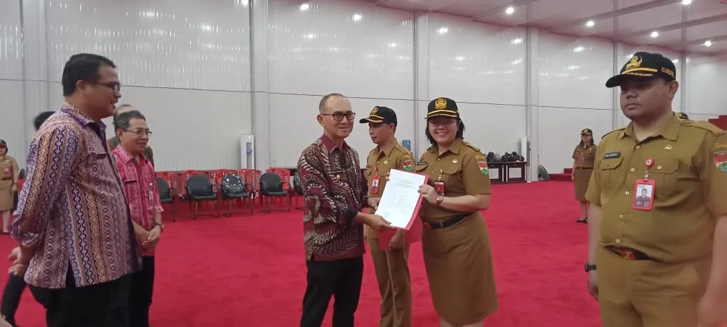 Penyerahan Surat Keputusan CPNS Pemkab Mitra. (Foto istimewa)