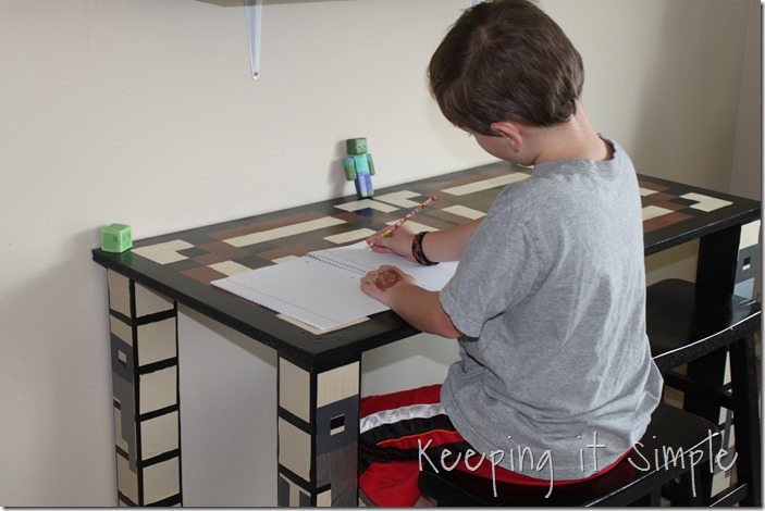 DIY-Minecraft-Crafting-Table (43)