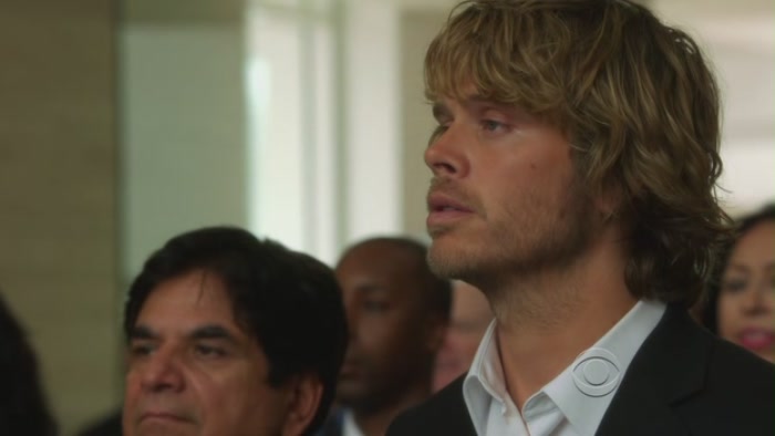 Deeks y sus alias S2E19_0817