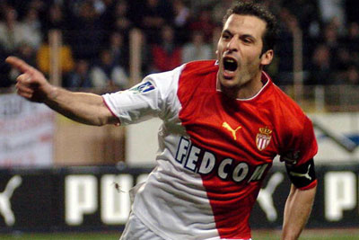 파일:external/www.football-vintage.com/Ludovic-Giuly-as-monaco.jpg