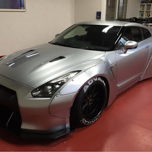 NISSAN GT-R