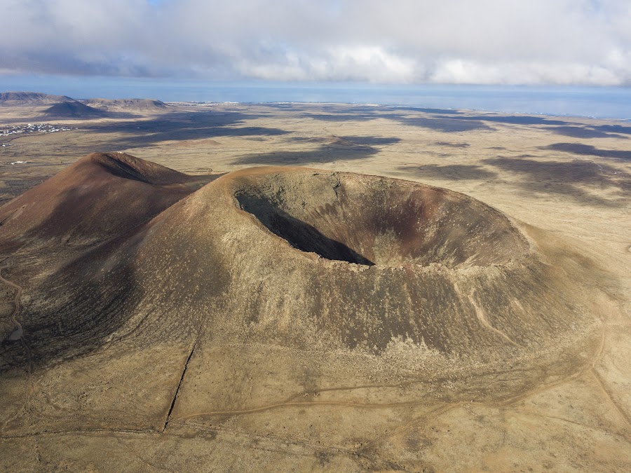 Calderon Hondo, wulkan, Fuerteventura, widok z drona