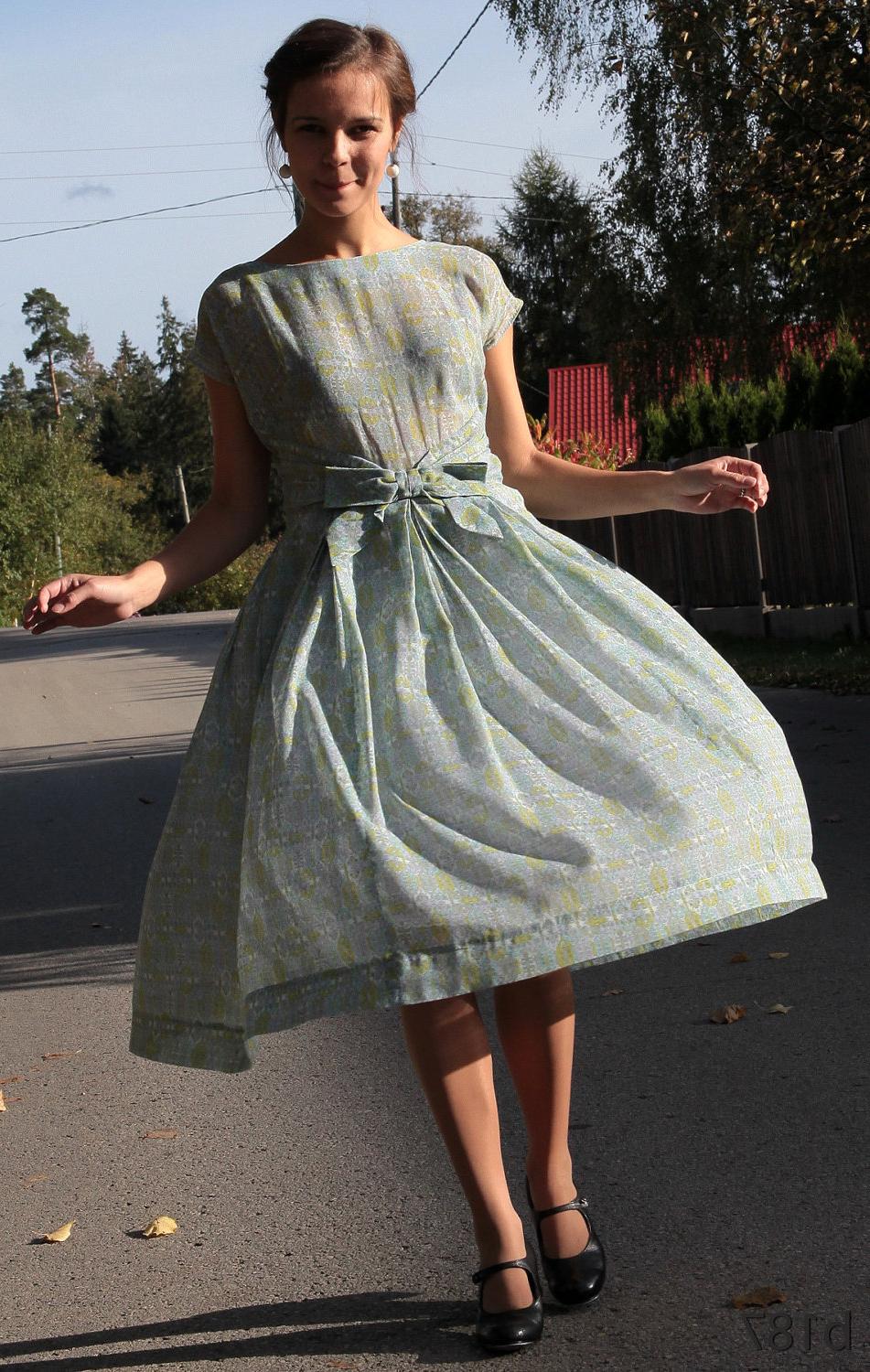 50s Dress   Full Skirt Light