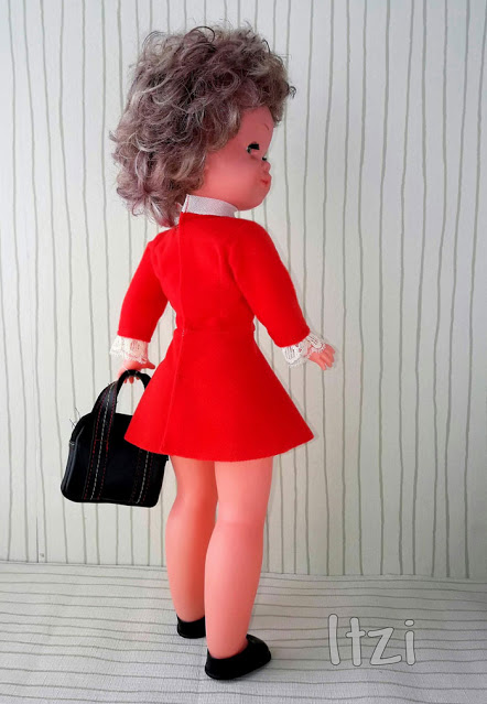 Muñeca Bambinela de Esvi con vestido rojo. SPANISH doll