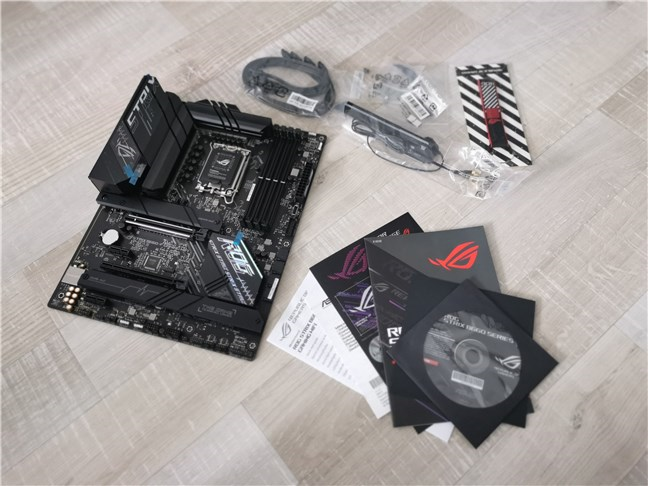 ASUS ROG Strix B660-F Gaming WiFi：箱の中身