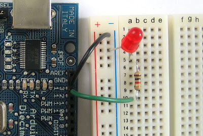 Primer proyecto hardware con Arduino UNO, encender un LED