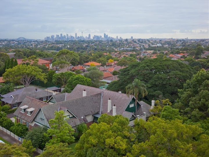 The Bunyas is one of Sydneys finest Federation properties, with a palatial family home set amongst generous rolling grounds.