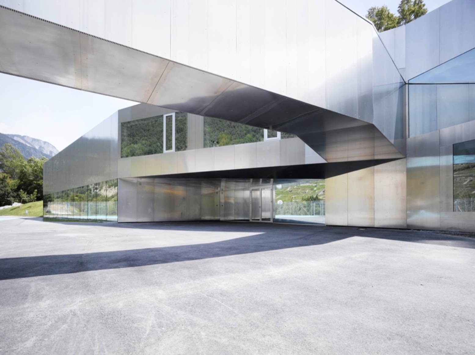 Bovernier, Svizzera: [BOVERNIER SCHOOL EXTENSION BY BONNARD WOEFFRAY ARCHITECTES]