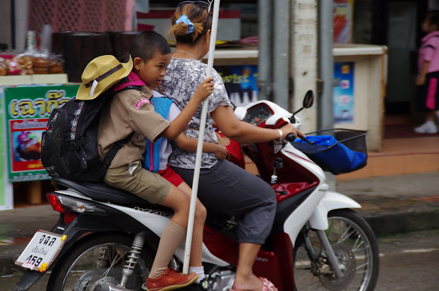 Blog de voyage-en-famille : Voyages en famille, Mae Hong Son, la ville et ses temples