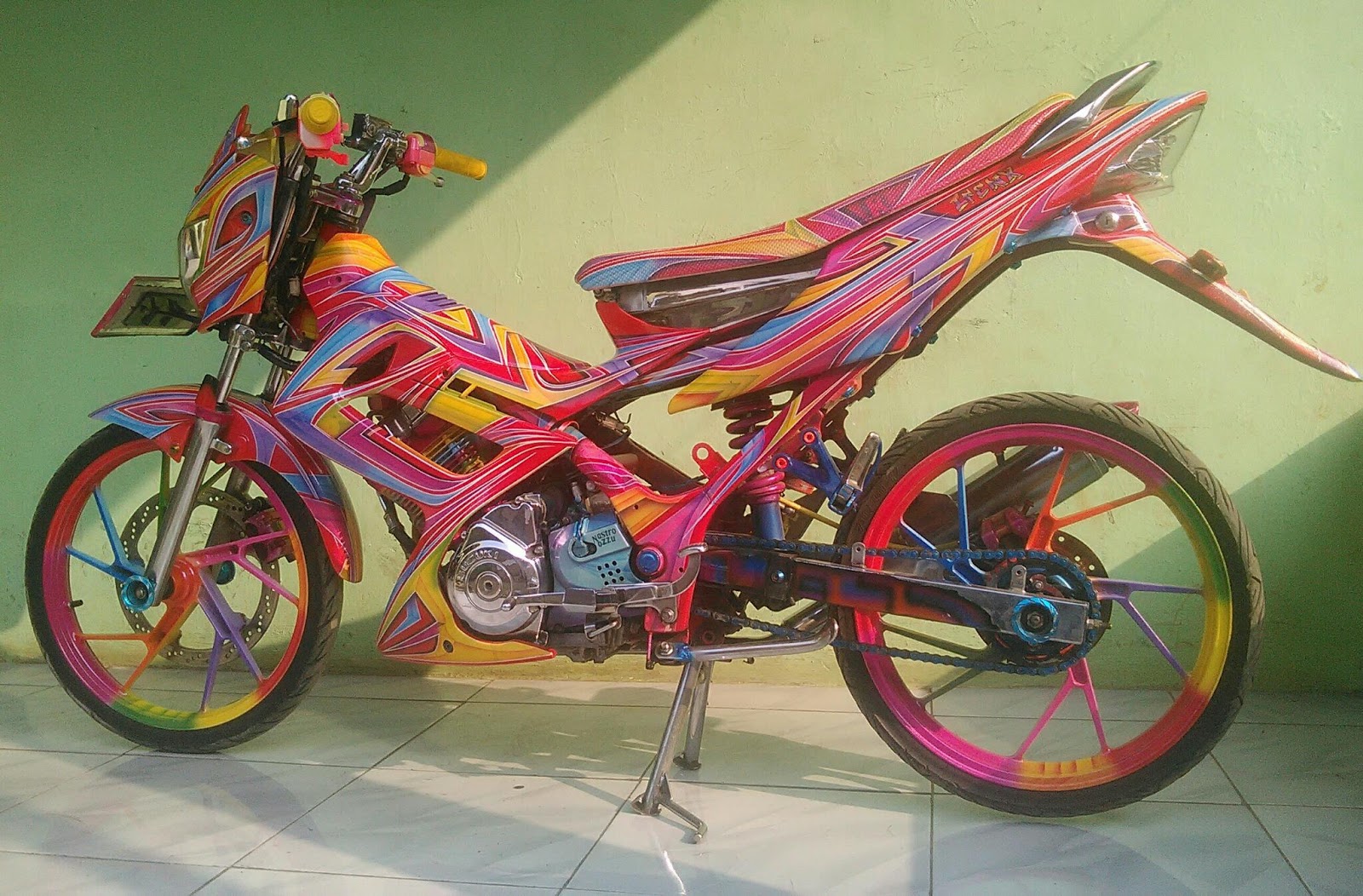 Modifikasi Airbrush Satria Fu Full Chrome Racing Look