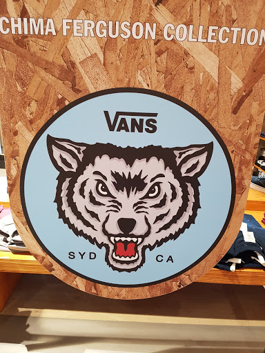 Vans, Plaza Mayor, Bosques del Campestre 2002, Valle del Campestre, 37150 León, Gto., México, Tienda de ropa | GTO