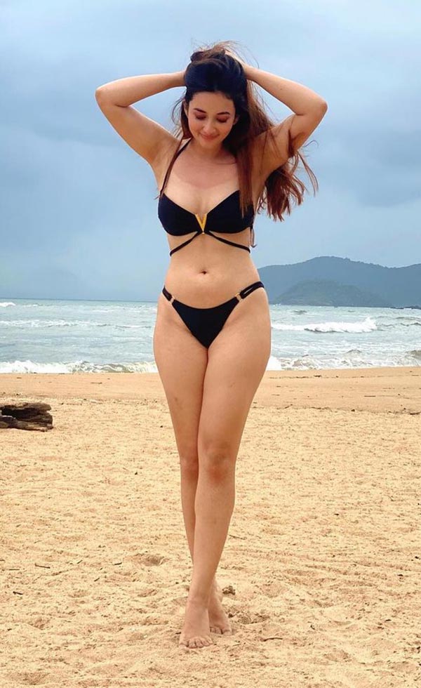 Aditi Budhathoki in black bikini sets things on fire with her fine sexy  body - see all photos. [www.spideyposts.com]