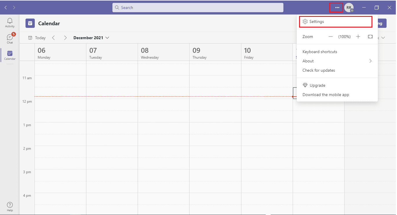 klikněte na ikonu tří teček a vyberte Nastavení v Microsoft Teams.  Jak zabránit otevírání Microsoft Teams při spuštění