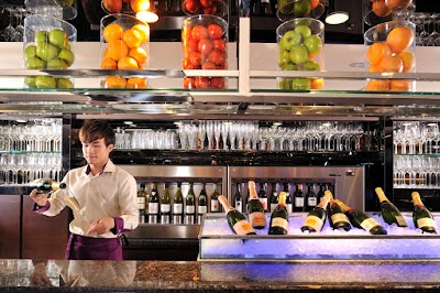Photos of Caf&eacute; on M