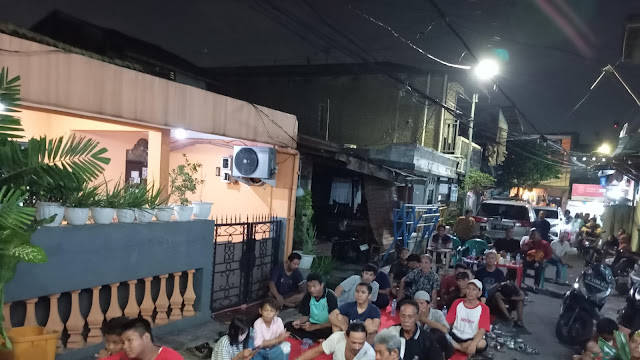 Pererat Silaturahmi, Danramil 03/Grogol Petamburan Mayor Inf Manatap Rajagukguk Nonton Bareng Laga Timnas Indonesia Bersama Warga RW.02 Kota Bambu Utara