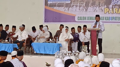 Jemaah Haji 318  Labuhanbatu di lepas Plt Bupati ke Embarkasi Medan