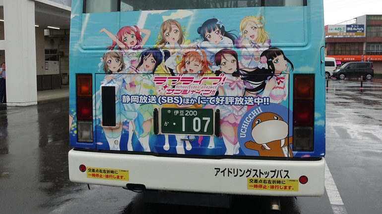 파일:lovelive_sunshine_izuhakone_bus_wrapping_rear.jpg