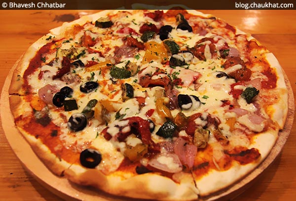 Hoodlum Veg Pizza at Double Roti, Viman Nagar, Pune