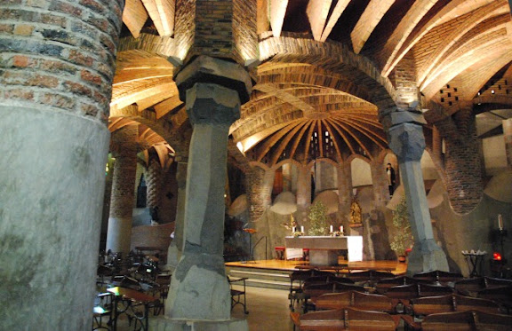 Cripta Guell 1.jpg