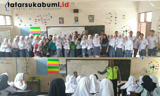 
Dikmas Goes To School Satlantas Polres Sukabumi di SMA Taman Siswa
